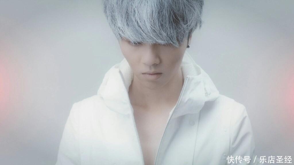 《烟火里的尘埃》一个人听容易流泪的一首歌