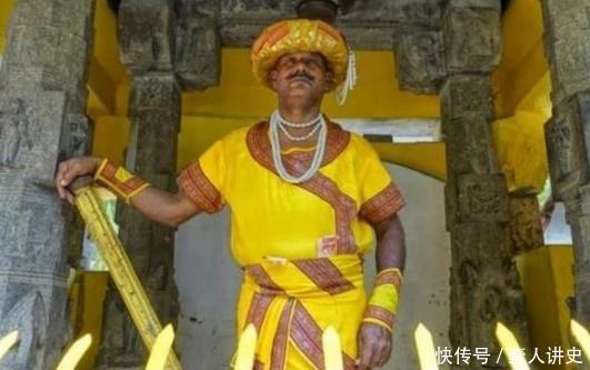 印度第一“站神”,连续站立30年纹丝不动,如今竟成旅游景点