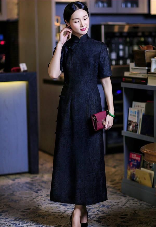  女性■35岁女性怎么穿旗袍才漂亮？春季照着穿搭，展示别样东方风情