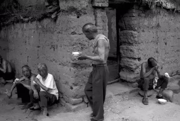  [照片]在义门,一组农村30年前吃饭的老照片!看完莫名感伤!