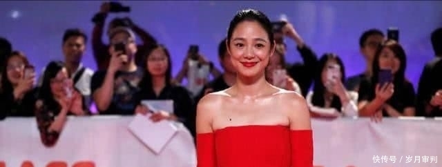 # 手臂上#美人在骨不在皮,41岁有皱纹却美得真实!,姜文老婆周韵真有气质