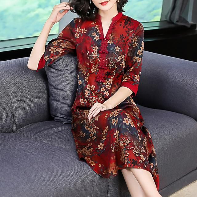 婆婆来我家，我一下子看呆了，身上穿的这冷淡裙真好看，洋气美嫩