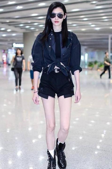 当赵雅芝和奚梦瑶同穿短裤，网友：原来气质在身材面前竟不堪一击