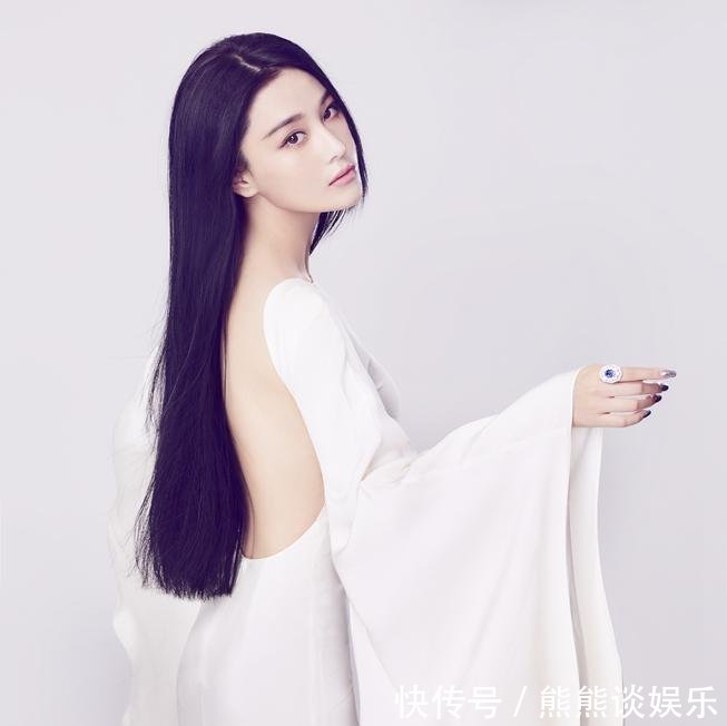 张馨予太猛了! 穿了条别人不敢穿的短裤出门, 网友: 这叫个性!