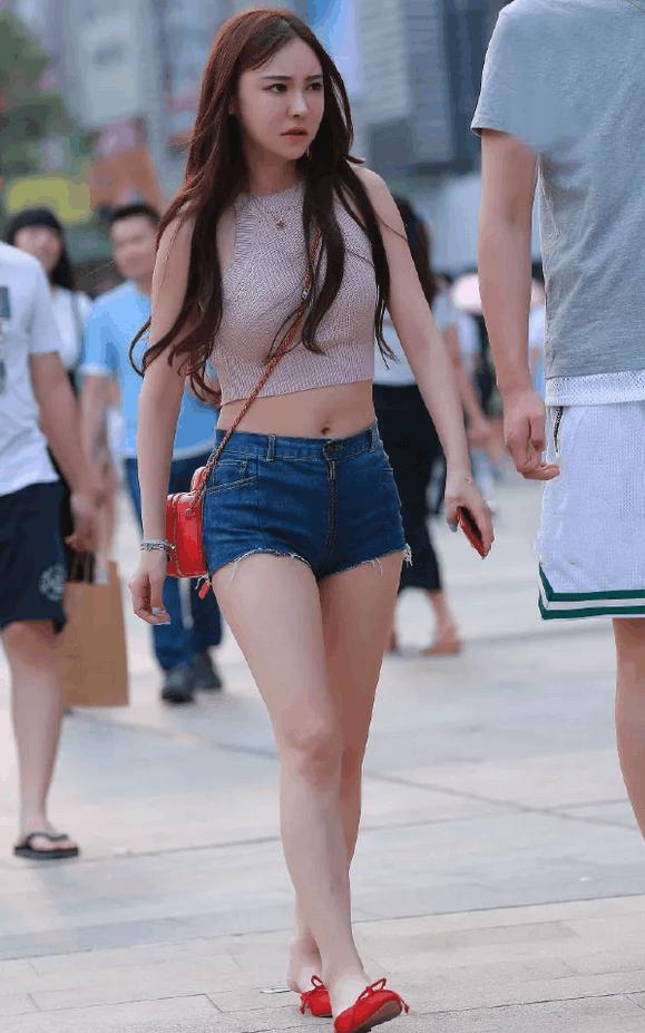 时尚街拍：现在的潮流我们不懂，会害羞！