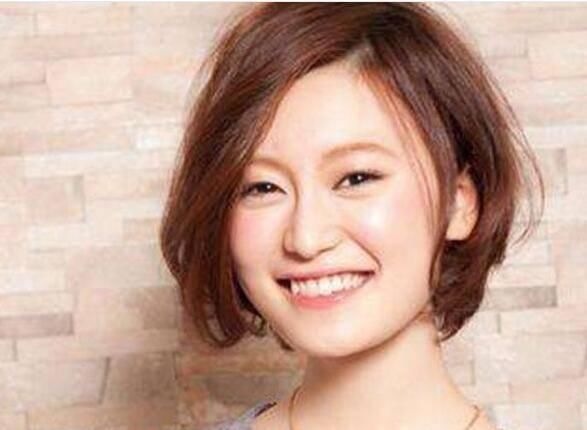  『适合』15款圆脸女生适合的短发发型，减龄瘦脸，提升气质