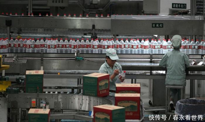  【瓶装水】中国瓶装水巨头诞生：打败娃哈哈怡宝，靠一瓶水赚来