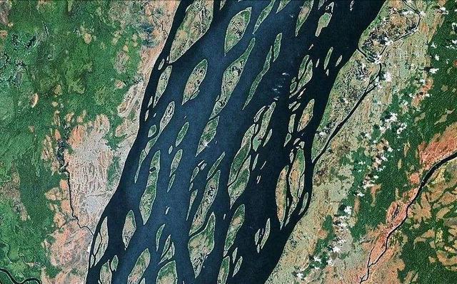 两年后世界最大水电站将不再是三峡，这个水电站发电量达三峡两倍