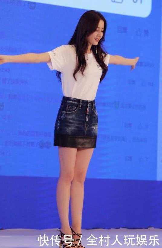 迪丽热巴真会玩，鞋子竟是“发圈”做成，想扎头发了直接拿就行了