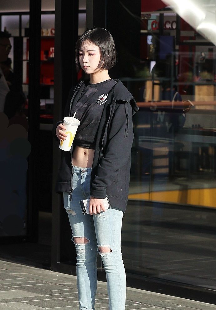  美女■街拍:用镜头抓拍打扮气质高雅的美女,展现穿搭时尚的魅力