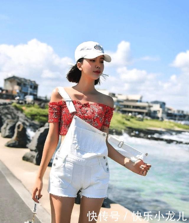  「牛仔」街拍：白色牛仔吊带小姐姐，真的非常仙女呀