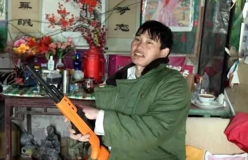  「成了」大衣哥成功了，成了村里的励志典型；没成功，就是不务