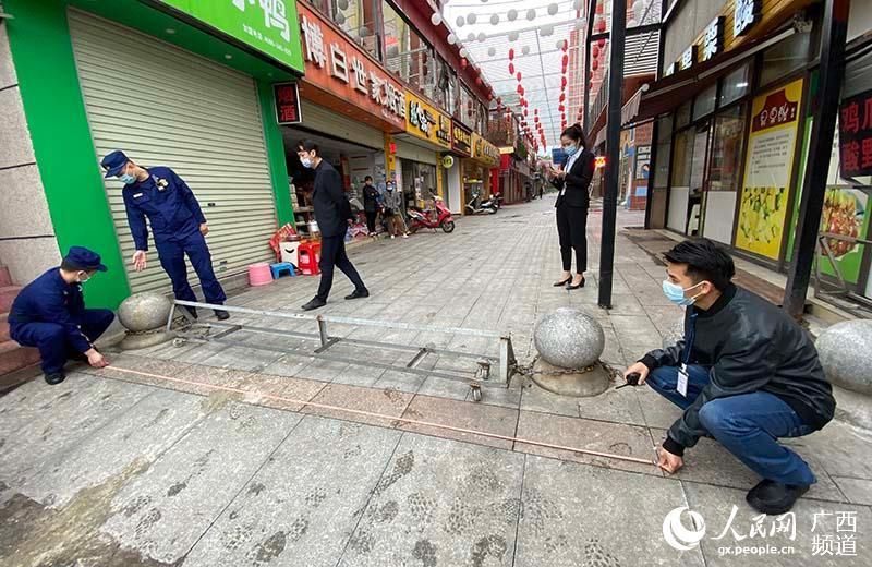  检查■南宁市消防救援支队开展商场市场专项检查行动