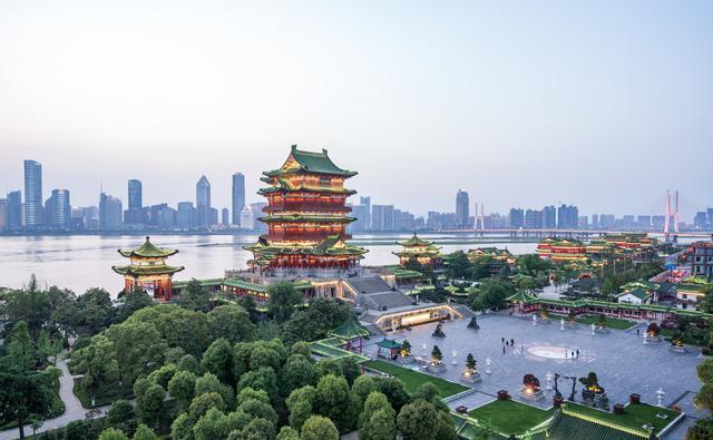  「gdp」中部两省会，南昌前三季度GDP3717亿元，合肥达5387亿元