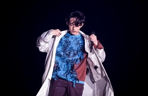  「合照」《青你2》X导师林宥嘉喜当爹，晒一家四口合照温馨又甜蜜