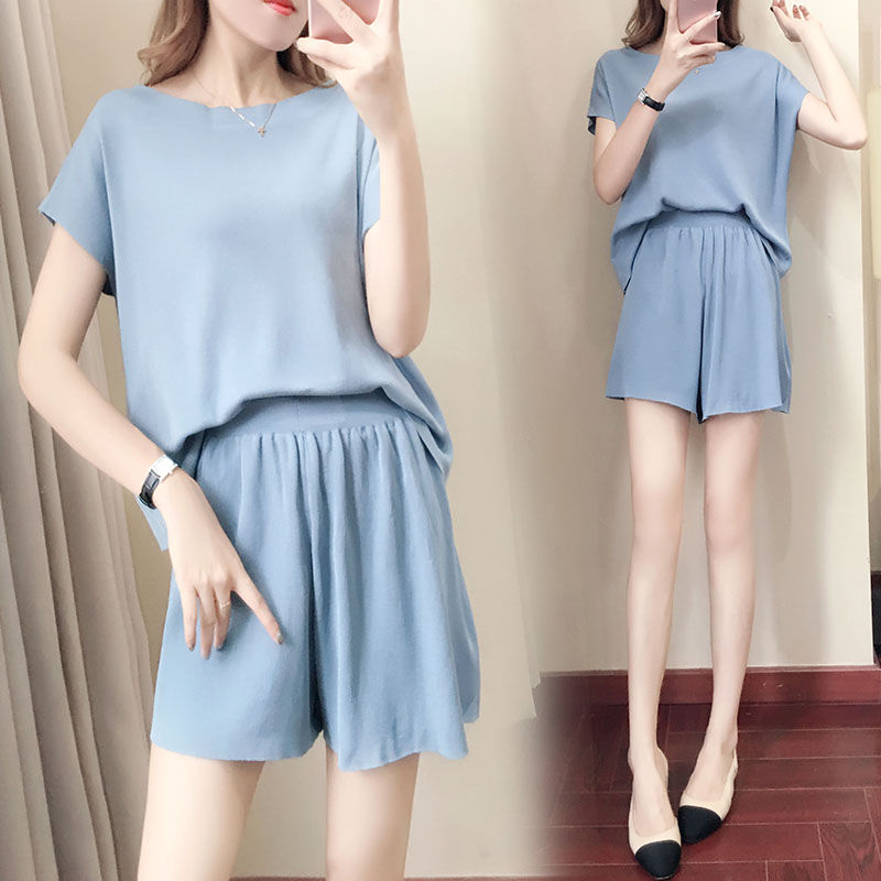 我45岁，至今没人叫我阿姨，夏季就穿短裤套装，不打扮都超显嫩