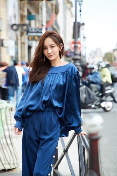 35岁姚笛现身活动, 碎花裙完败马伊琍, 网友: 文章什么眼神?