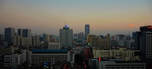  「菠萝蜜」南宁：请打量这夜色