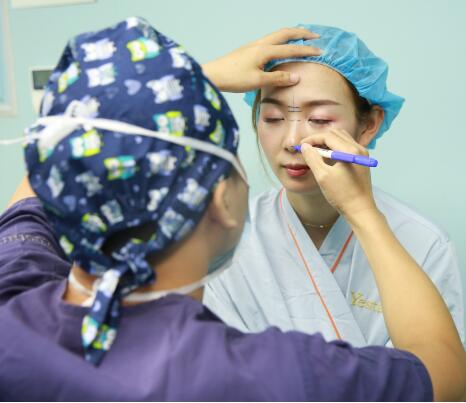 学生整形热潮 上海学生整形美容基地落户上海艺星