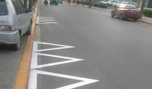 路边“三角标线”是啥意思？老司机：这都不知道，2本驾照不够扣