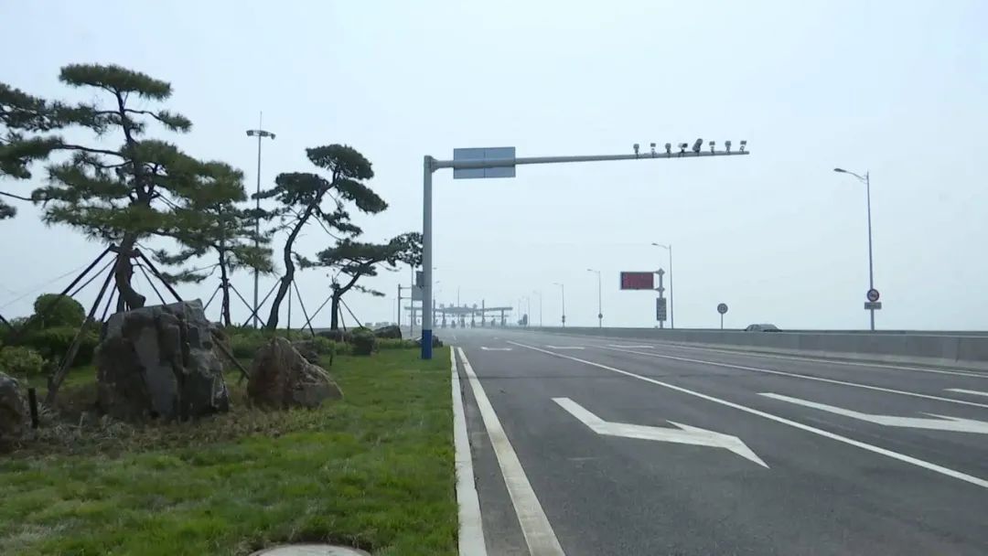  「道路交通」胶州湾大桥胶州连接线基础设施改造提升工程全部完工