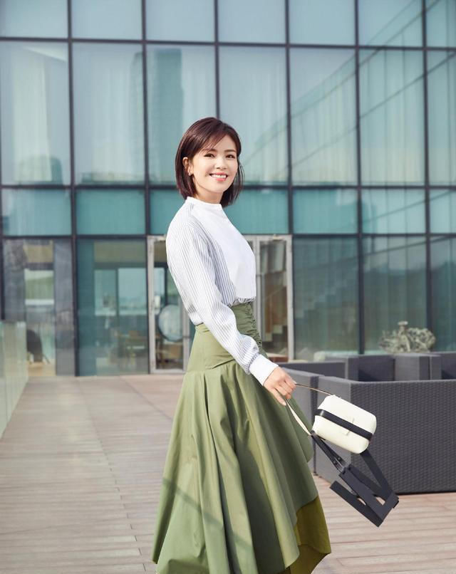  「太俗」40岁的女人出门旅游别太俗!建议这4种“穿法”,优雅知性瞒不住