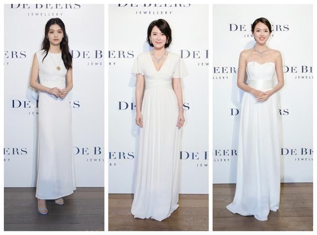 不用刻意装嫩，俞飞鸿穿深v也如此惊艳，世界小姐也没占便宜