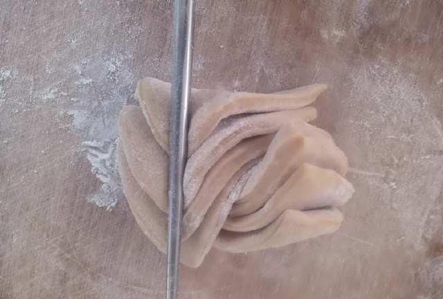 花卷:平常做普通红糖馒头,今天教你蒸出好看的红糖花卷