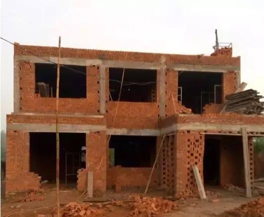  农村@现在很多人不回农村住，为什么还要在老家花大价钱盖一栋大