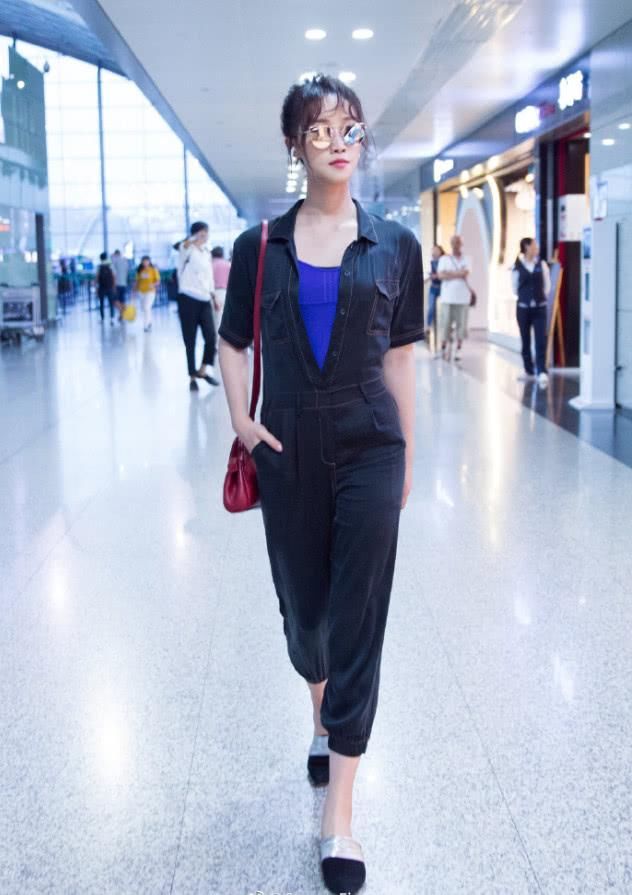 本以为韩雪穿连体服够完美了，可看到蓝盈莹后才知道什么叫气质！