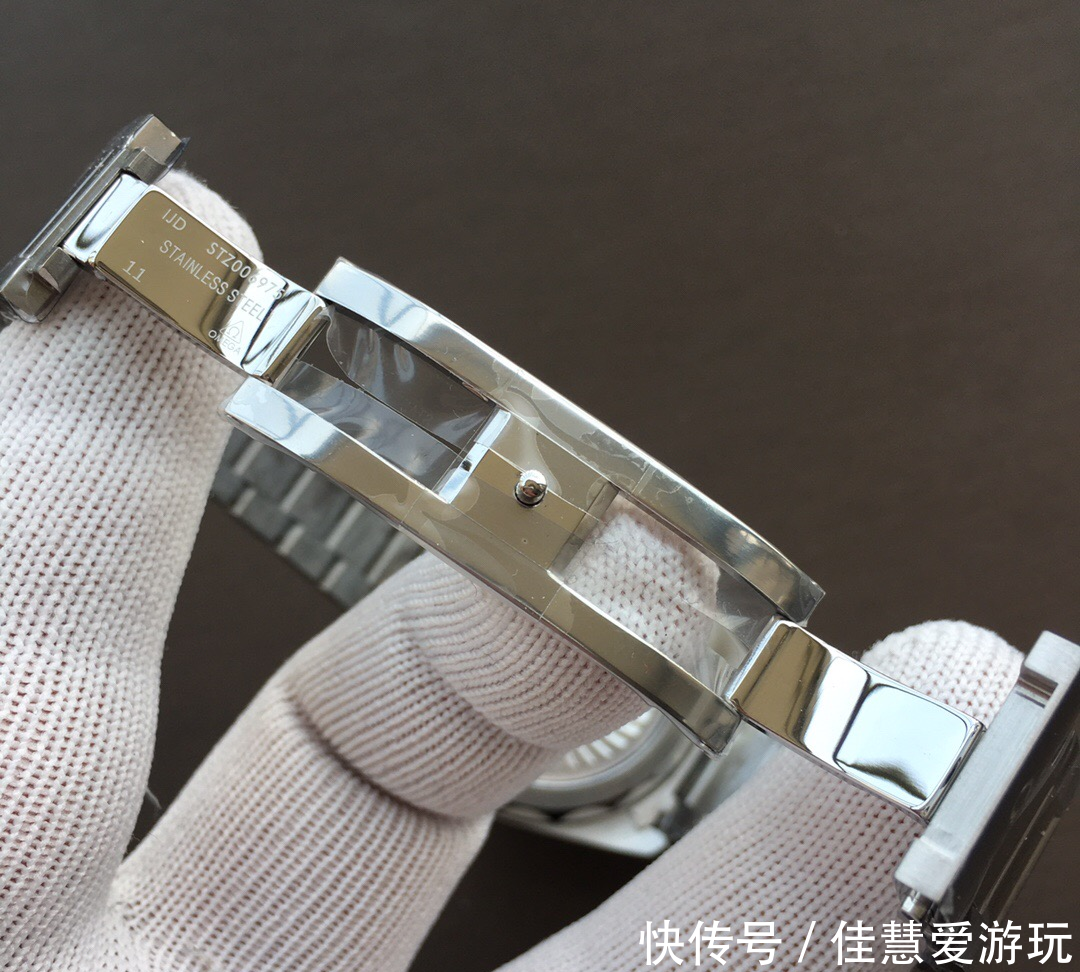 【柚木】鬼斧神工到底有多厉害?欧米茄海马150柚木系列‘墨绿色’新款