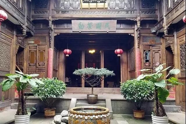  『中国』中国人为什么喜欢在院子里放水缸，原来有这说道啊