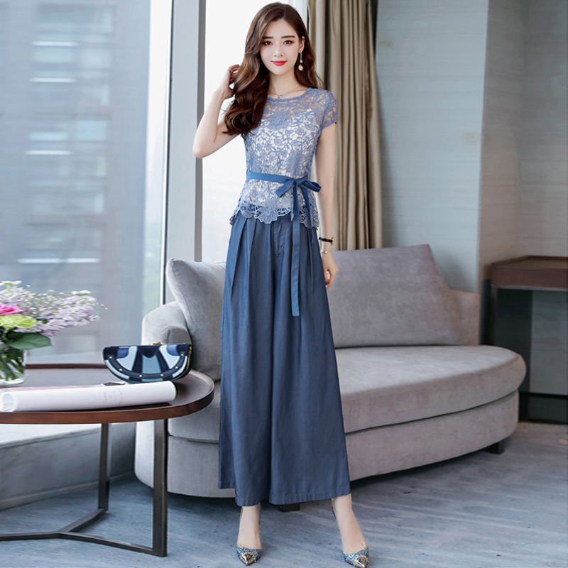 悄悄的告诉你，现在的女人都不穿裙子，巨流行的套装，显嫩又洋气