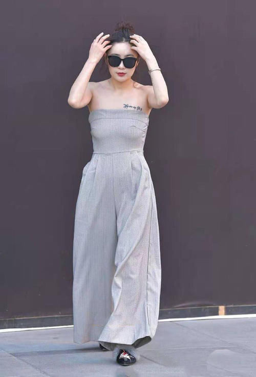  「宽松款式」这种宽松的衣服很不安全，一旦被人踩中了，后果不堪设想吧？