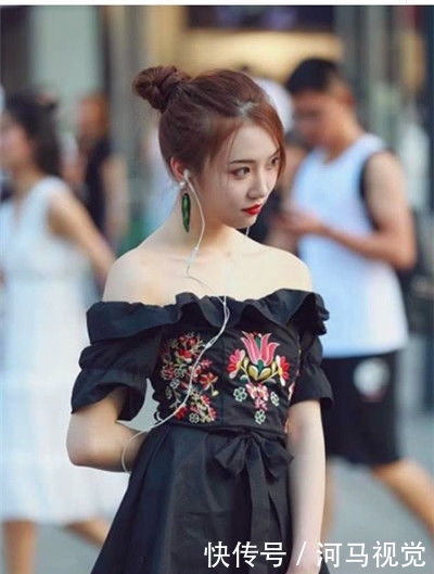  【飘飘】街拍：美女身穿黑色露肩裙，长发飘飘，女神范十足