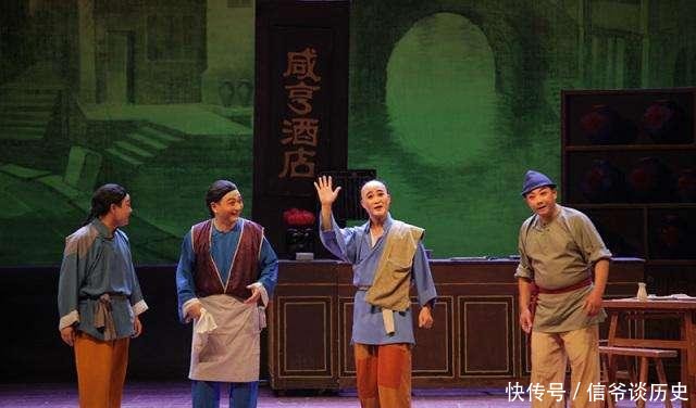 「己作为一」重读《孔乙己》年少不懂孔乙己,读懂已是书中人,成年人的悲哀