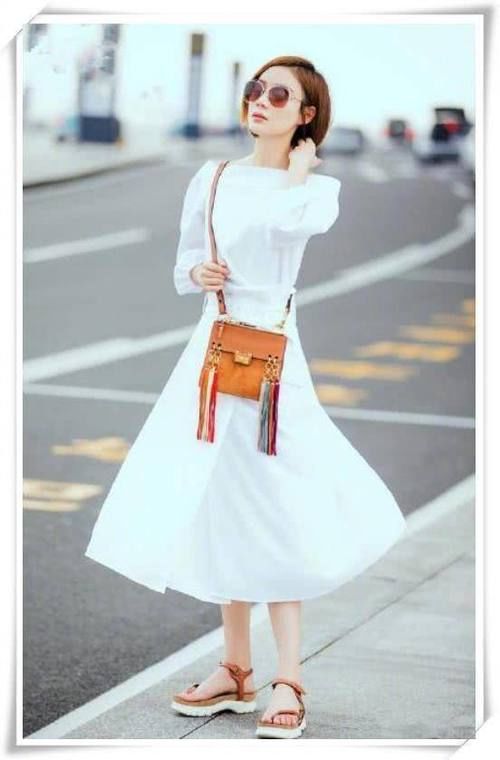 袁姗姗这衣服看得人强迫症都犯了！网友：分分钟想撕掉下面那块布