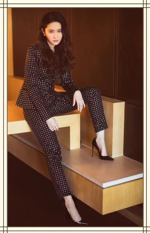 刘亦菲的未修图简直没眼看，网友:她现在就像泡得发肿的白面馒头