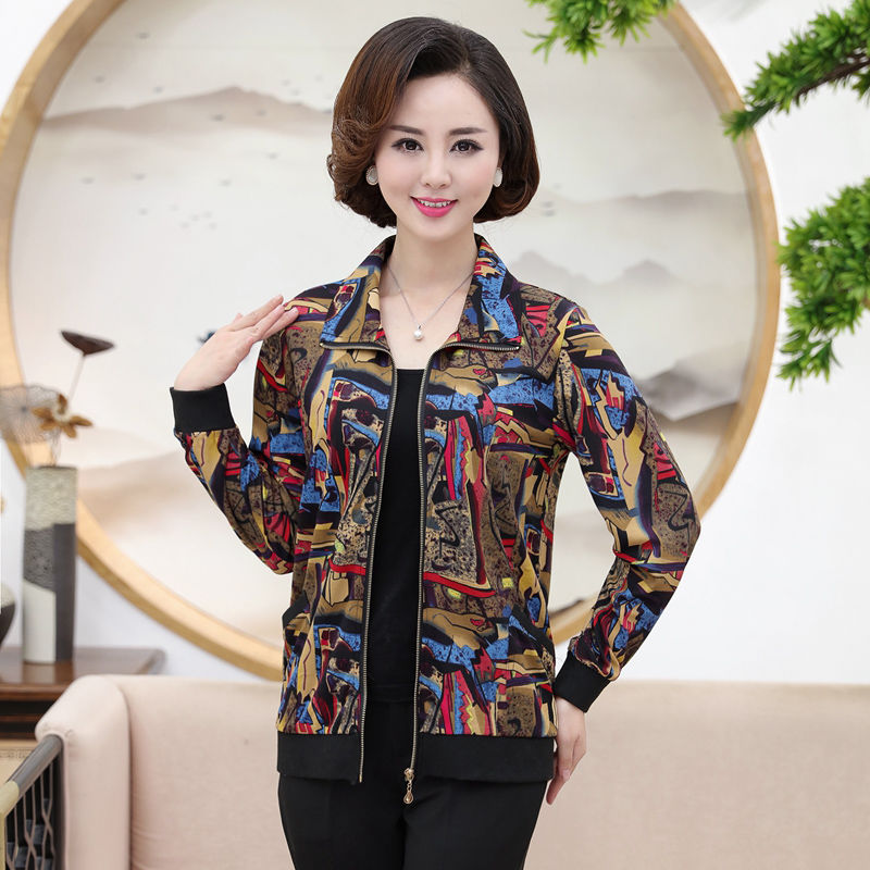 70后不想被叫阿姨，试试花外套+阔腿裤，洋气美嫩，像个大姑娘