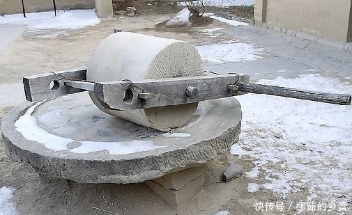  小贩■农村不起眼的石磨石碾，被小贩高价收购，有猫腻，还是物