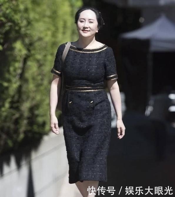  尽显|孟晚舟新照！一袭黑色连衣裙气质出众，尽显48岁女人的成熟美