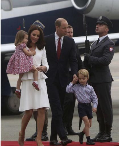 凯特王妃出访波兰，一席白裙抱夏洛特公主获赞，衣品人品均在线