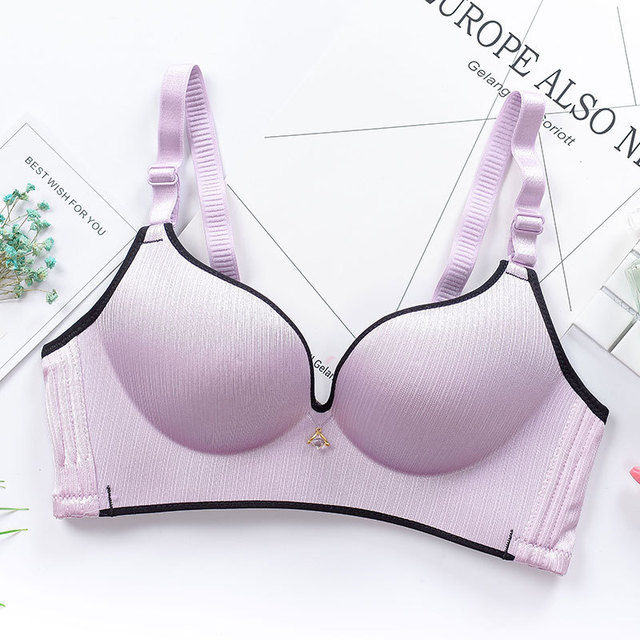 美女时尚穿着!文胸彰显性感身材