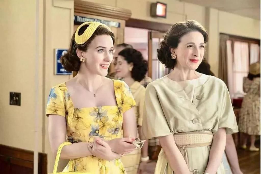  「值得」今夏最值得入手的时尚单品小方领，显瘦还显脸小！