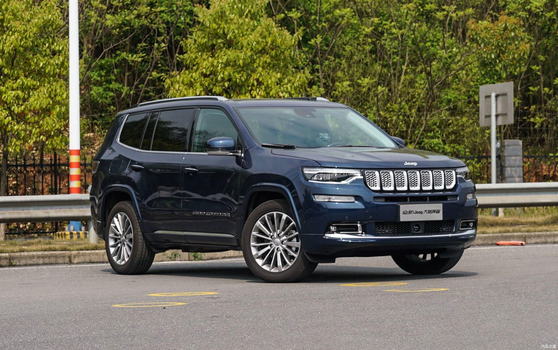  「四驱智享版」比竞争对手多了什么？解析30万中型SUV之Jeep大指挥官的产品力