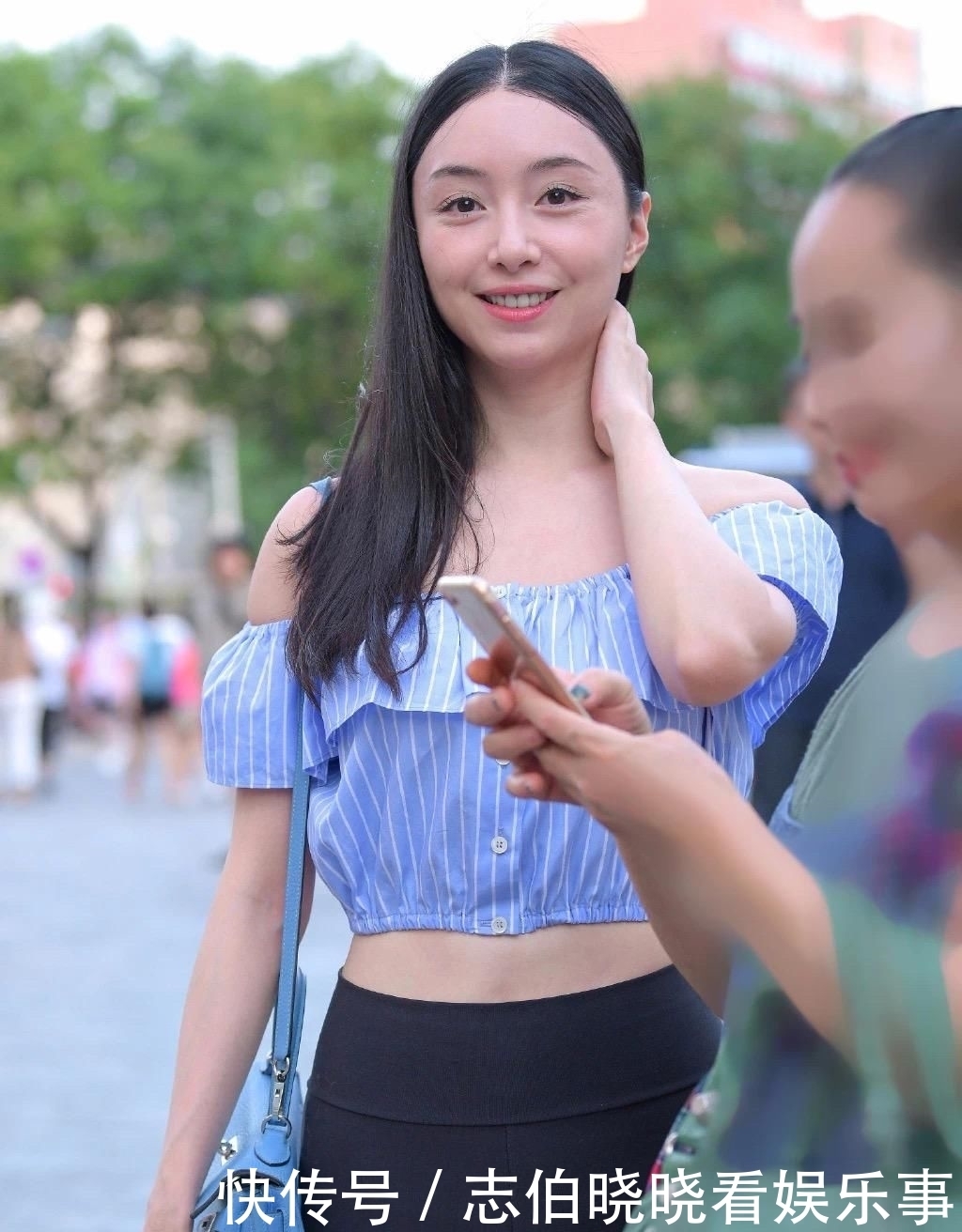 【紧身裤】一字肩搭配紧身裤,老公笑话她说道“比鸭的脖子还长”