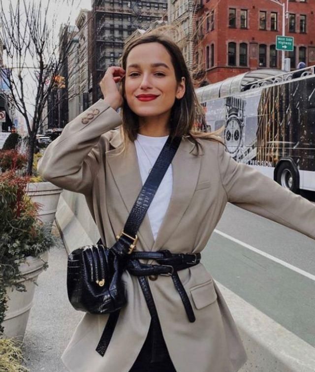 漂亮:女人再漂亮,穿裤子尽量牢记“4不要”,容易被误会为“廉价货...