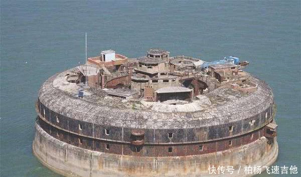 这个城堡废弃了158年，被土豪重金买下改造，结果让人意想不到