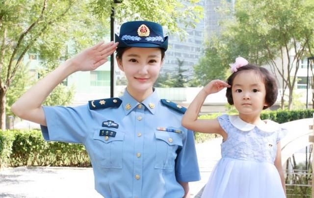 刘雨欣吃45颗安眠药试图自杀，张檬微博再沦陷，道歉声明已删除