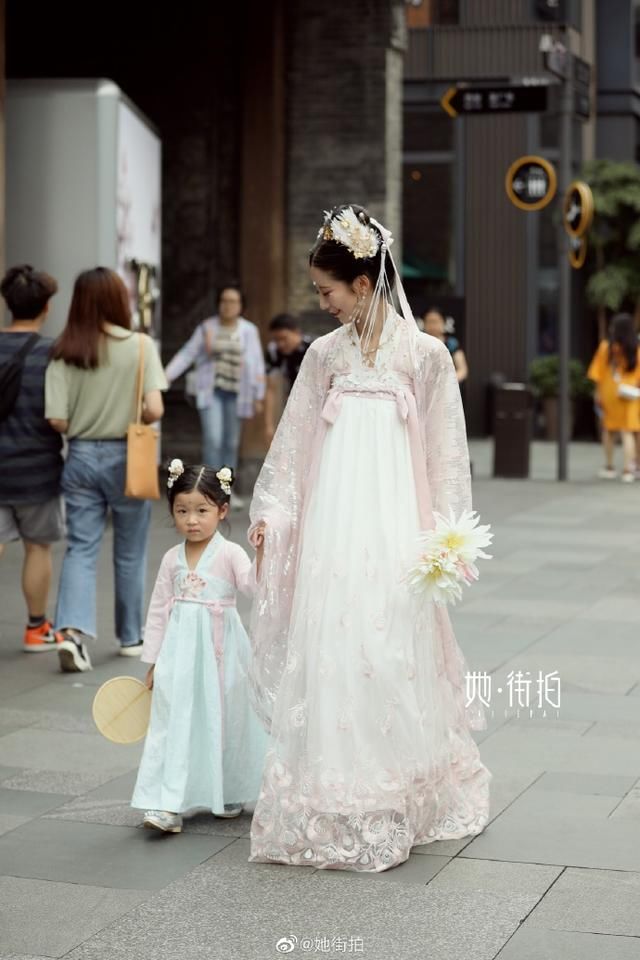 成都@成都街拍:古装与二次元大比拼!